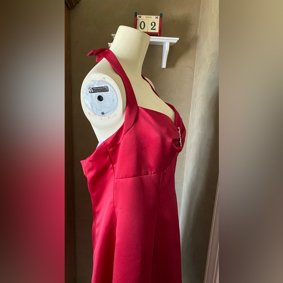 David's Bridal Halter Strap Full Length Formal Dress Women’s size 16 - Picture 10 of 14